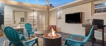 3br/2ba Outdoor area/2 Living Rooms/Wellness/Fenced In Yard