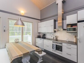 Fridge, microwave, dishwasher, cookware/dishes/utensils