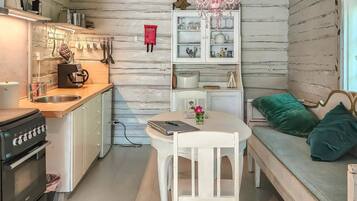 Jääkaappi, keittoastiat/astiat/ruokailuvälineet