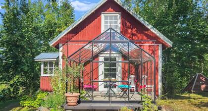 Den lilla röda stugan by Interhome