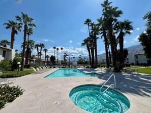 A heated pool - New Remodel, Resort Amenities, Pickleball and More (Palm Springs)