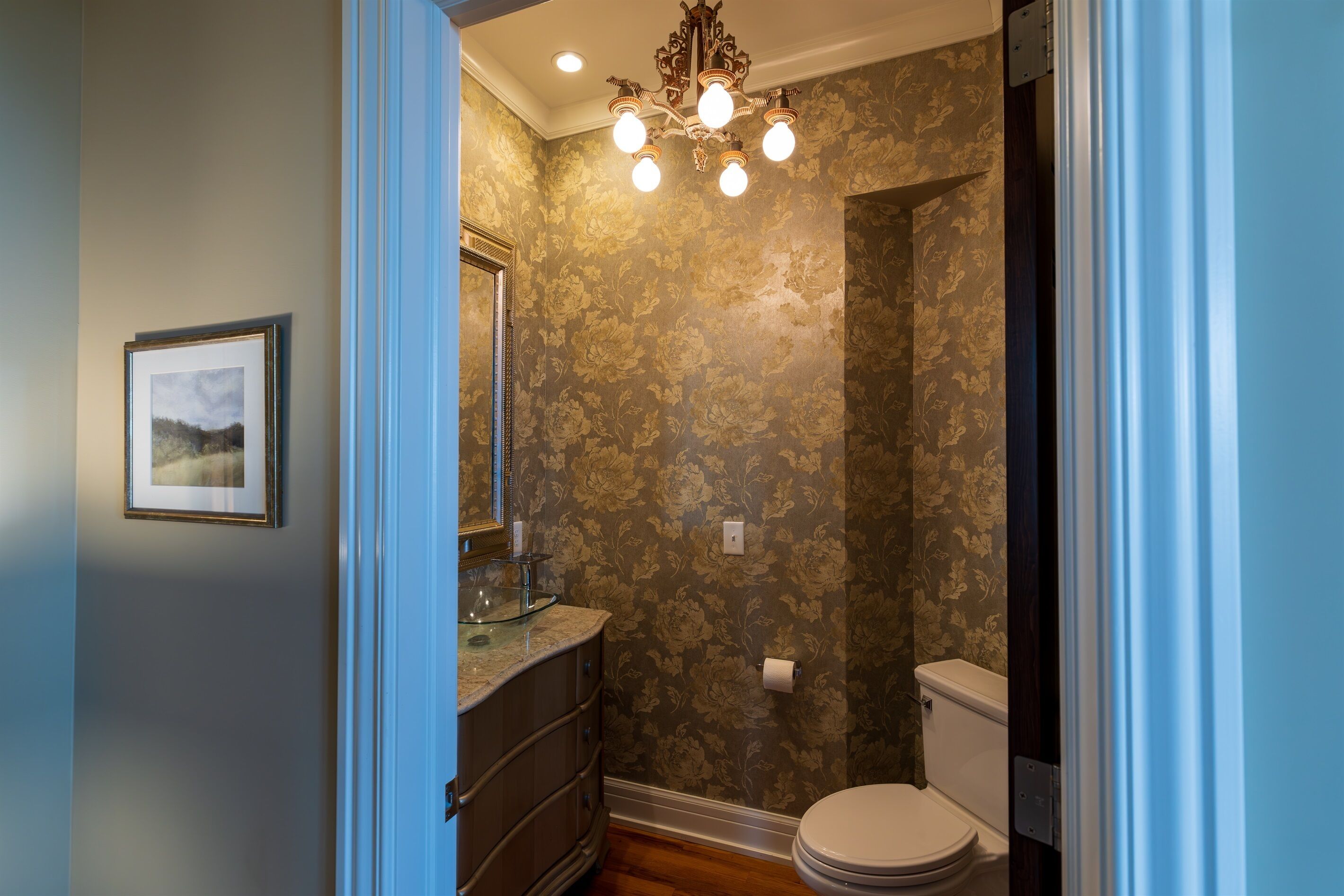 Suihku, hiustenkuivaaja, pyyhkeet