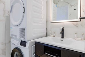 Bathroom - Luminous Apartment - Saint Germain des Pres (Paris)