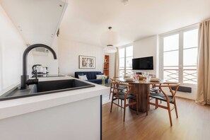 Apartment | Interior - Luminous Apartment - Saint Germain des Pres (Paris)