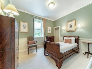 6 bedrooms, WiFi (free), bed sheets