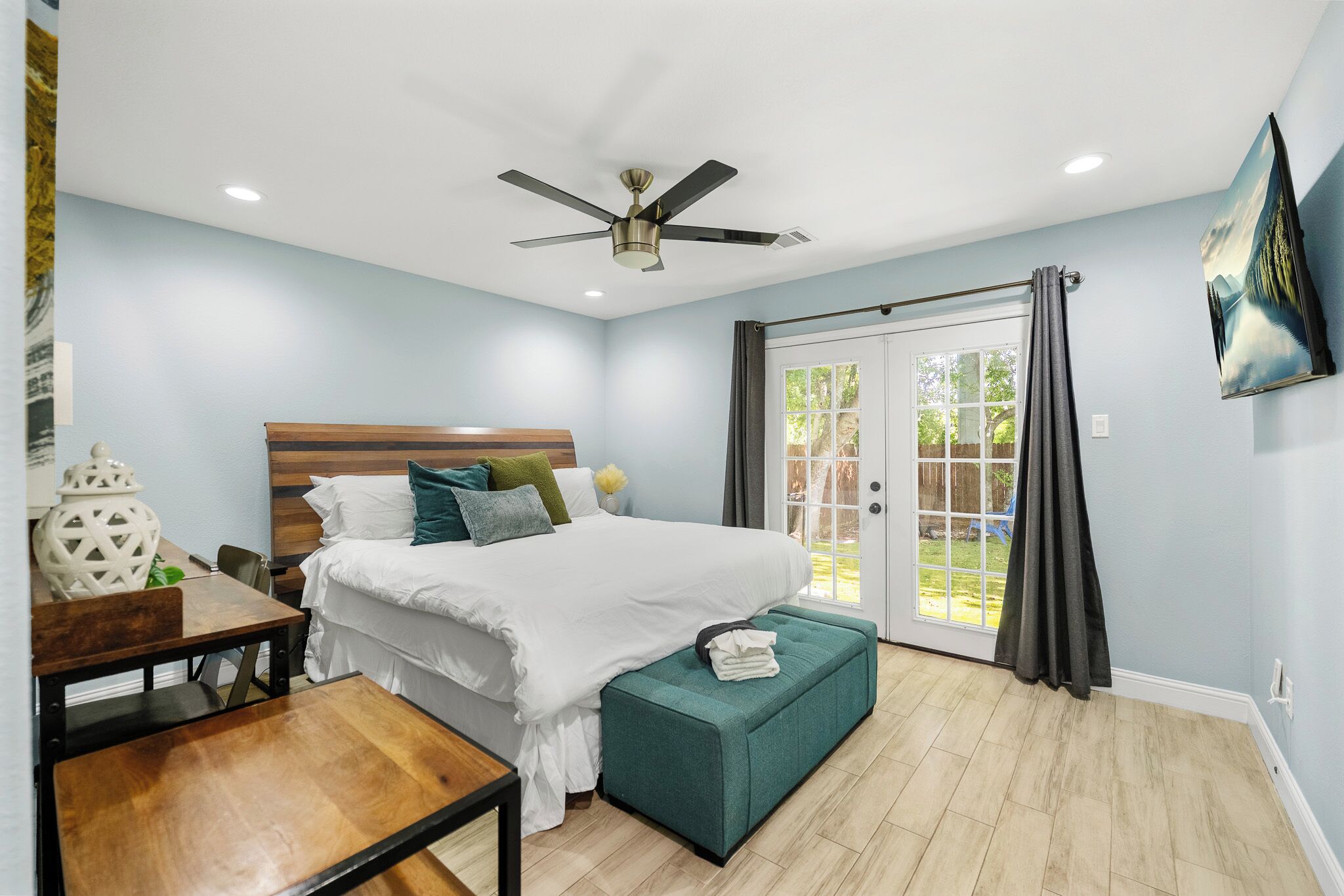 3 habitaciones, escritorio, tabla de planchar con plancha y wifi gratis 