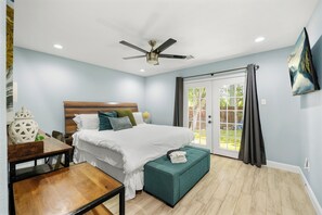 3 chambres, bureau, fer et planche à repasser, accès au Wi-Fi (inclus)