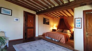 4 多间卧室、熨斗/熨衣板、上网接入、床单