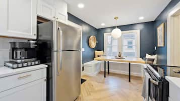 Fridge, microwave, stovetop, dishwasher