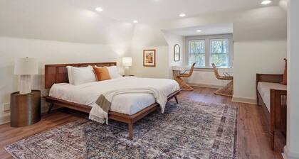 Close to OSU Rooftop Patio Grill & Outdoor TV