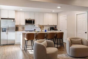 Fridge, microwave, stovetop, dishwasher