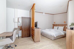 Iron/ironing board, travel cot, WiFi, bed sheets