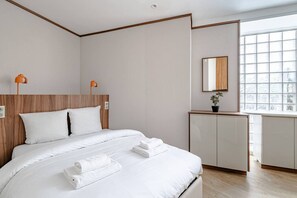 Iron/ironing board, travel cot, WiFi, bed sheets