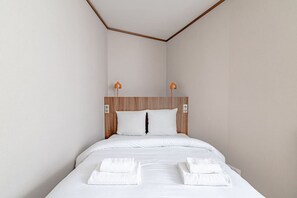 Iron/ironing board, travel cot, WiFi, bed sheets