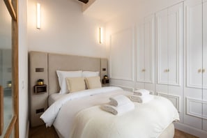 2 bedrooms, iron/ironing board, travel cot, WiFi