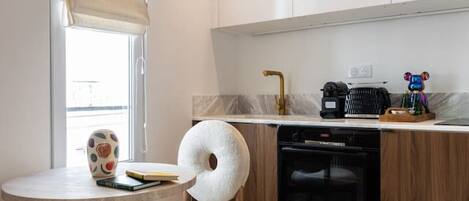 Oven, stovetop, coffee/tea maker, cookware/dishes/utensils