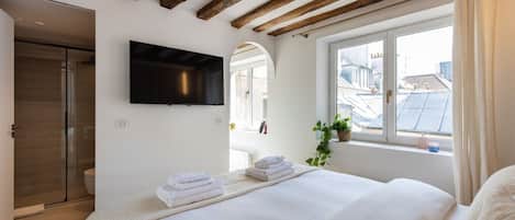 2 bedrooms, iron/ironing board, travel crib, WiFi