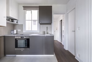 Fridge, oven