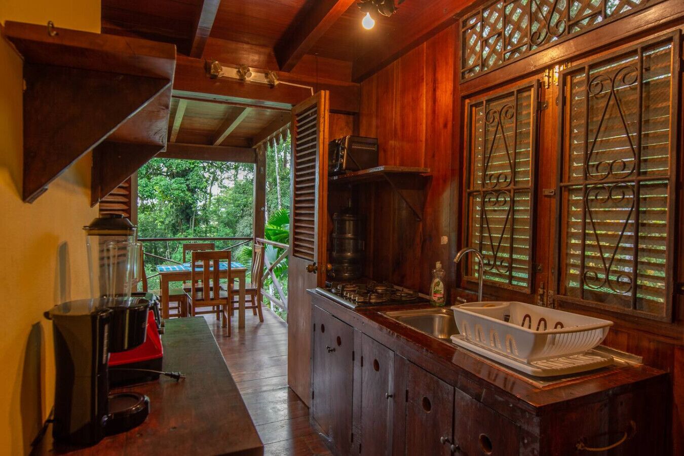 Fridge, stovetop, coffee/tea maker, toaster