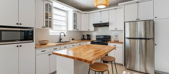 Multifamily 413 home near beach & plaza