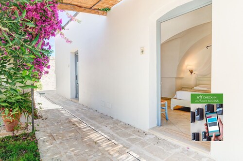 Villa in Rosa Marina with 11 bedrooms sleeps 21