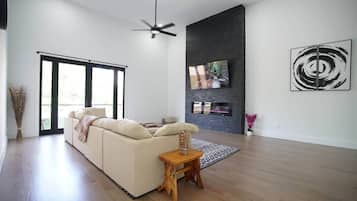 TV, fireplace