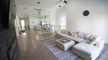 Télévision, cheminée