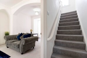 Interior - The Maple Haven – Spacious 3BR w/FREE Parking (Jarrow)