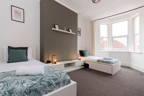 4 bedrooms, desk, iron/ironing board, free WiFi
