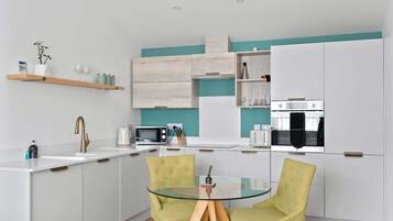 Coffee/tea maker, fridge, microwave, oven