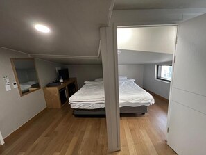 Basic Twin Room | Desk, free WiFi - Jhillhouse (Seoul)
