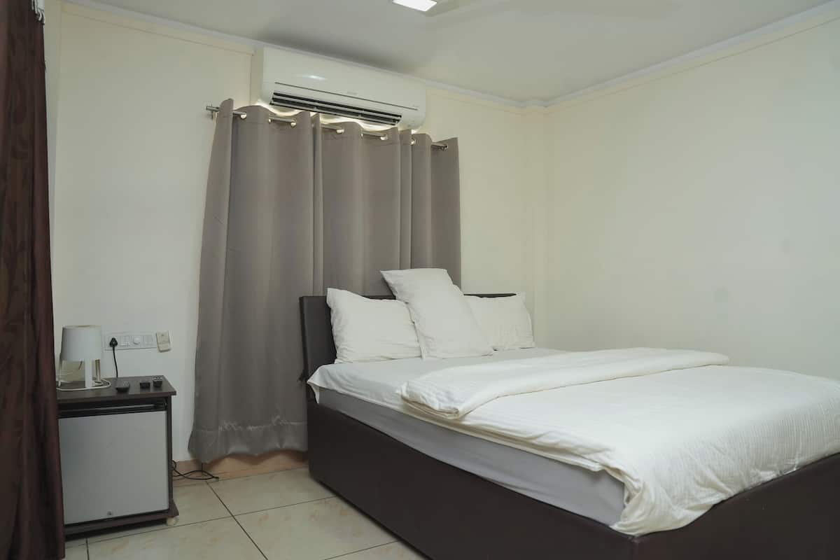 Junior Suite, Balcony, City View | In-room safe, soundproofing, free WiFi