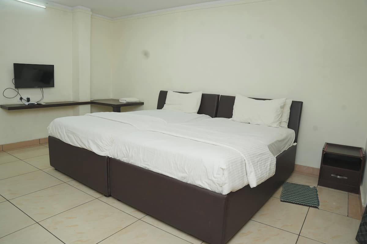 Standard Twin Room, Balcony, Garden View | In-room safe, soundproofing, free WiFi