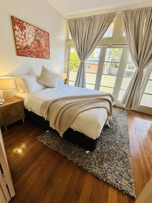 3 bedrooms, iron/ironing board, WiFi, bed sheets