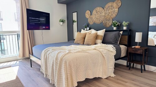 Charming 1-bedroom apartment in fabulous Los Angeles with AC, fitness room