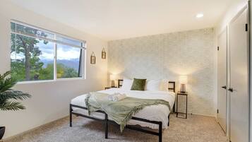 3 bedrooms, travel crib, WiFi, bed sheets