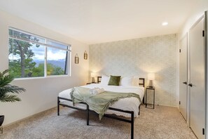 3 bedrooms, travel crib, WiFi, bed sheets