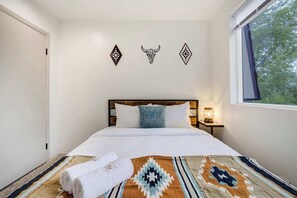 3 bedrooms, travel crib, WiFi, bed sheets