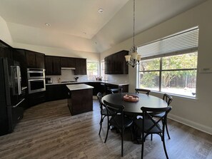 Fridge, microwave, oven, stovetop - Beautiful pool/SPA, Games, Movie Room and more (Allen)