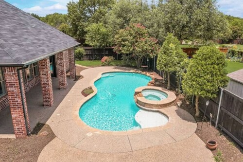 Beautiful pool/SPA, Games, Movie Room and more