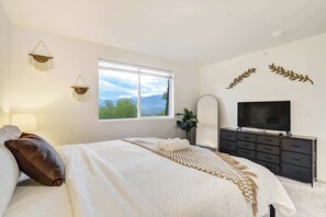 3 bedrooms, travel cot, WiFi, bed sheets