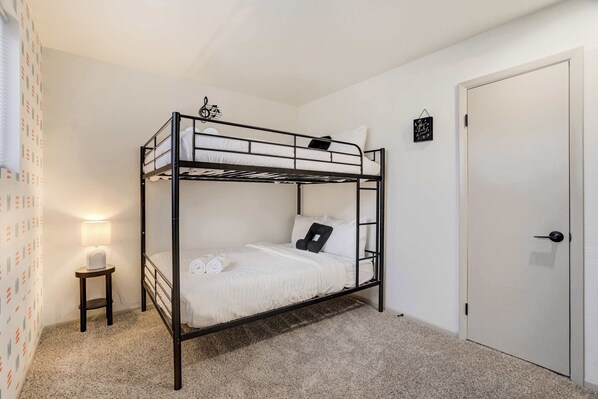 3 habitaciones, cuna de viaje, wifi y ropa de cama 