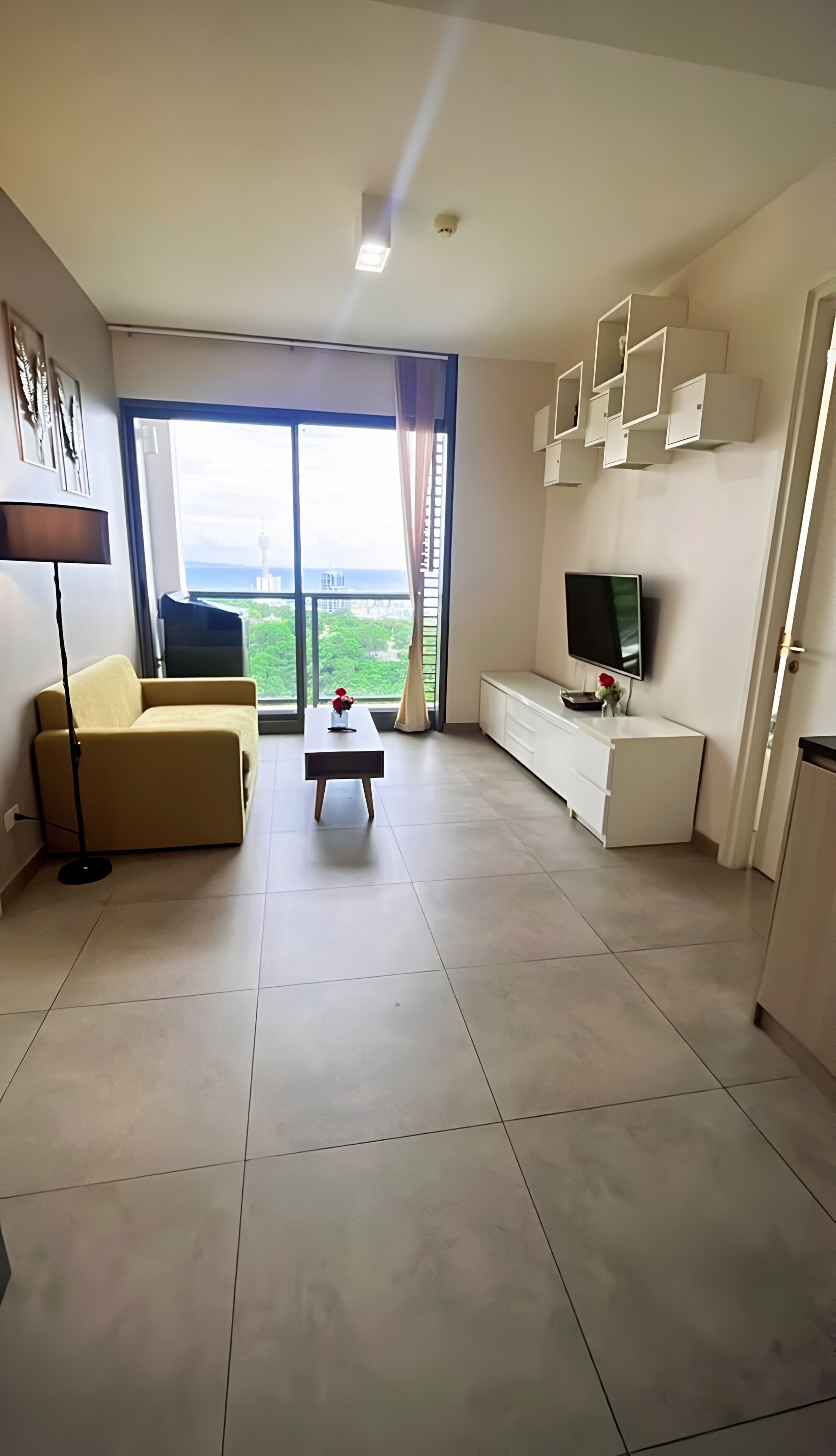 Apartment, 3 Bedrooms, Smoking, Balcony | Living room