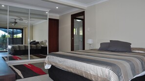6 dormitorios, tabla de planchar con plancha, ropa de cama