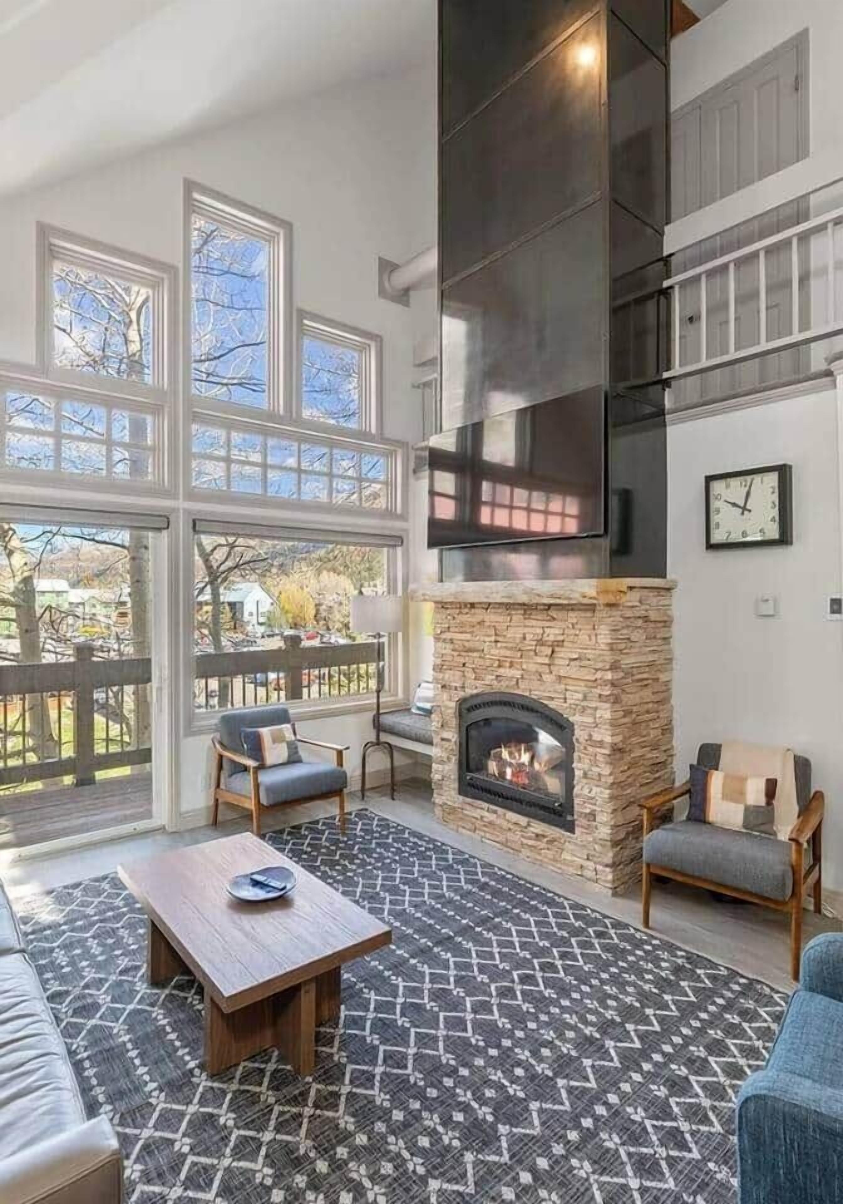 Télévision, cheminée