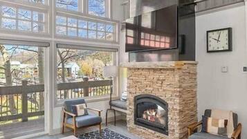 Télévision, cheminée