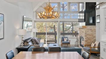 Télévision, cheminée