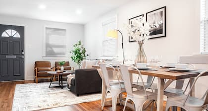 Cozy Townhouse 10 Min from DC