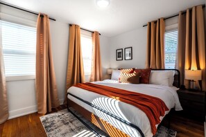 3 bedrooms, in-room safe, desk, iron/ironing board