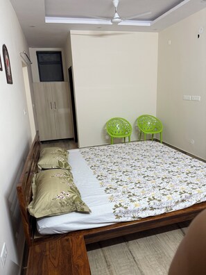 1 bedroom, iron/ironing board, internet